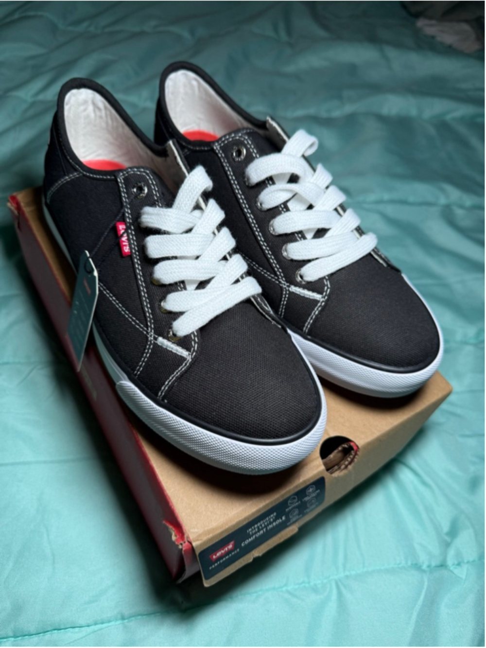 Women's Levi's Black & White Luna CT CVS Sneakers Size 8
